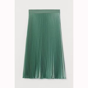 H&M Pastel Sage Green Pleated Skirt, XS, knee length